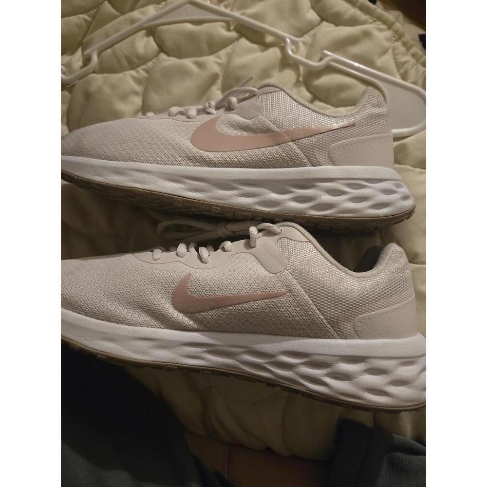 Nike Women's Lightweight baby pink size 8 Running Sneakers - Picture 3 of 5